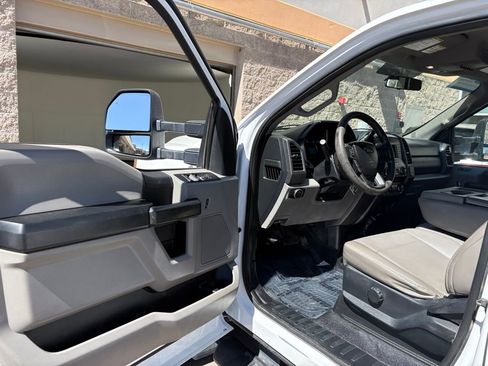 Used 2017 Ford F550 4x4 Crew Cab Super Duty image 12