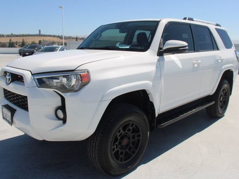 Certified 2019 Toyota 4Runner SR5 Premium AWD/4WD image 7