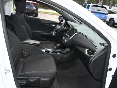 Used 2024 Chevrolet Malibu LT FWD image 18