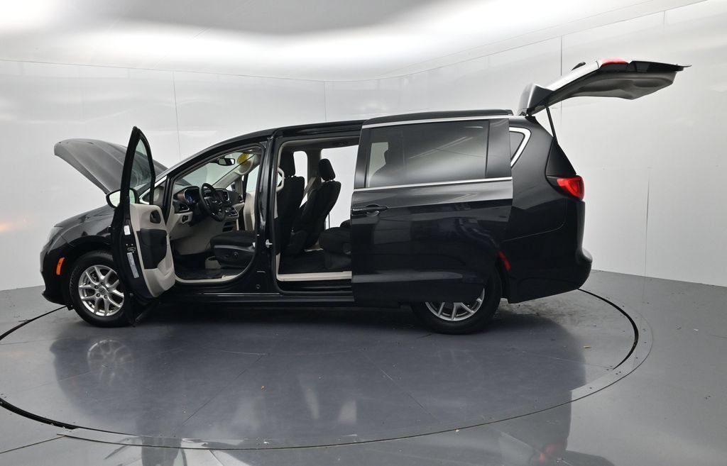 Used 2023 Chrysler Voyager LX FWD image 55