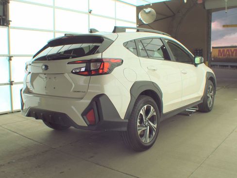 Used 2025 Subaru Crosstrek 2.0i Premium image 5
