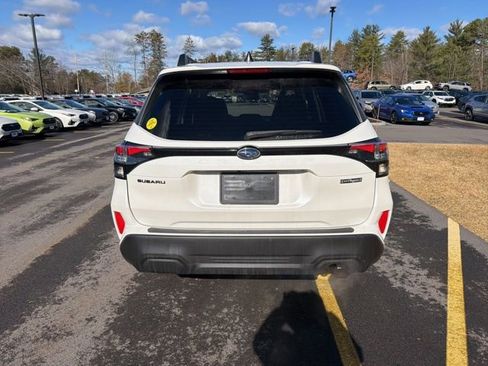 Used 2025 Subaru Forester Premium image 6