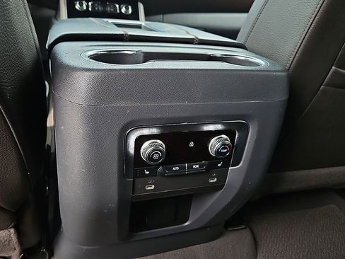 Used 2022 GMC Yukon Denali image 22