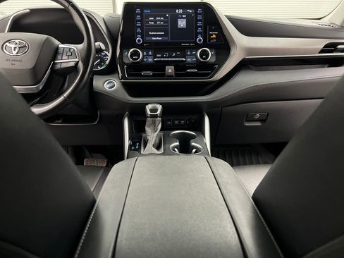 Used 2020 Toyota Highlander XLE image 38