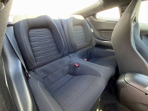Used 2017 Ford Mustang GT w/ Black Accent Package RWD image 3