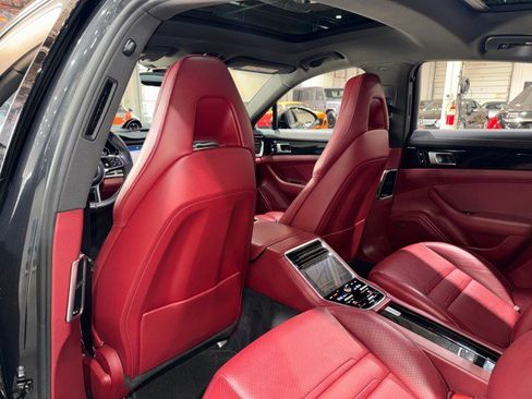 Used 2017 Porsche Panamera image 52