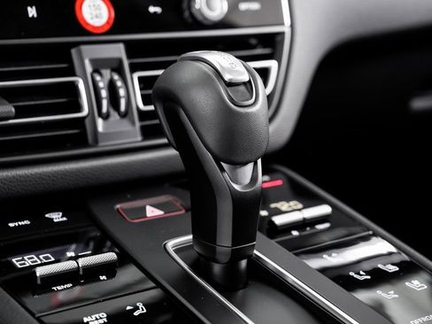 Used 2025 Porsche Macan image 22