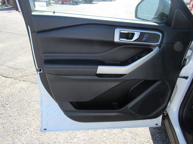 Used 2022 Ford Explorer XLT w/ Equipment Group 202A AWD/4WD image 18