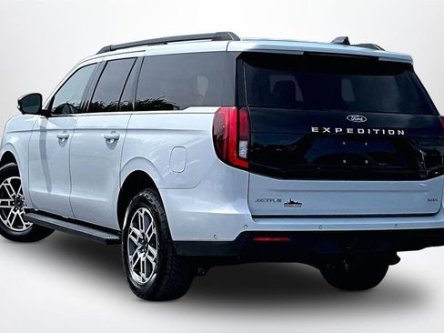 Used 2025 Ford Expedition Max Active AWD/4WD image 5