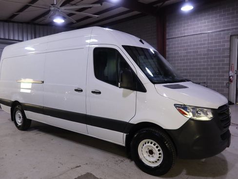 Used 2020 Mercedes-Benz Sprinter 2500 w/ Driver Convenience Package image 8