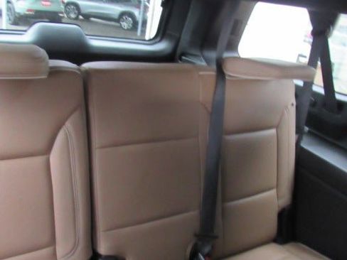 Used 2024 Chevrolet Suburban Premier image 12