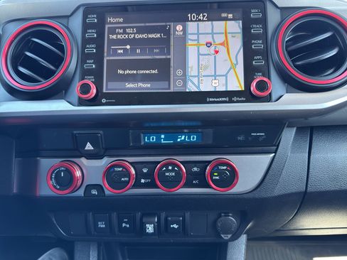 Used 2022 Toyota Tacoma SR5 AWD/4WD image 15