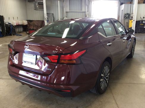 Used 2024 Nissan Altima 2.5 SV image 6