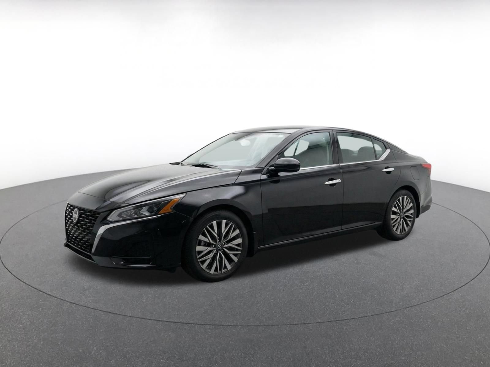 Used 2025 Nissan Altima 2.5 SV FWD image 3
