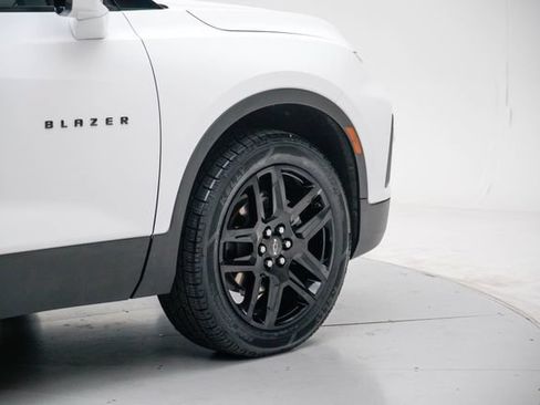 Used 2022 Chevrolet Blazer LT w/ LPO, Black Accent Package FWD image 8