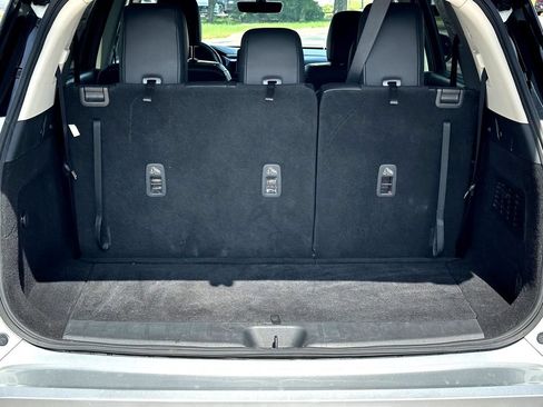 Used 2024 Nissan Pathfinder SL w/ SL Premium Package FWD image 10
