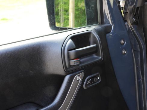 Used 2017 Jeep Wrangler Sport S AWD/4WD image 51