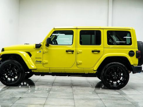 Used 2024 Jeep Wrangler Unlimited Sahara AWD/4WD image 10
