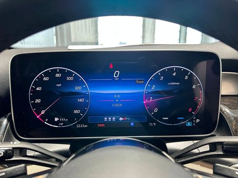 Used 2025 Mercedes-Benz GLC 300 4MATIC image 8