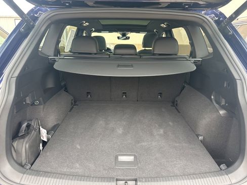 Certified 2022 Volkswagen Tiguan SEL R-Line image 37