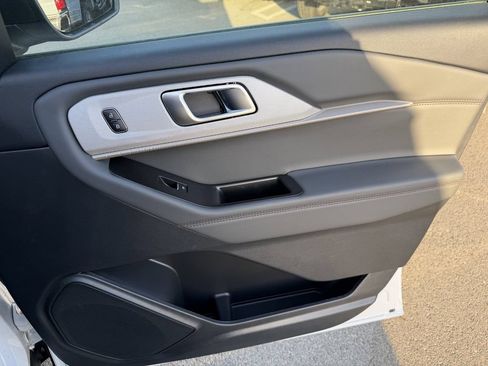 New 2026 Ford Explorer Active w/ Active Comfort Package RWD image 9
