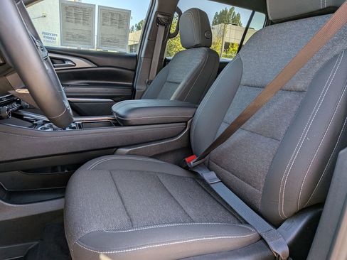 Used 2026 Chevrolet Traverse LT w/ LPO, Floor Liner Package FWD image 22