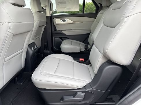New 2025 Ford Explorer Active w/ Active Comfort Package image 23
