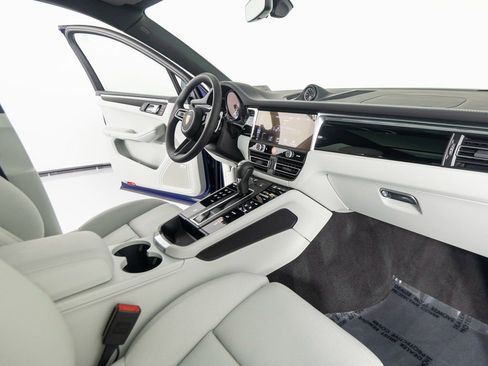 New 2026 Porsche Macan image 31