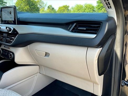 Used 2021 Ford Escape SE image 16