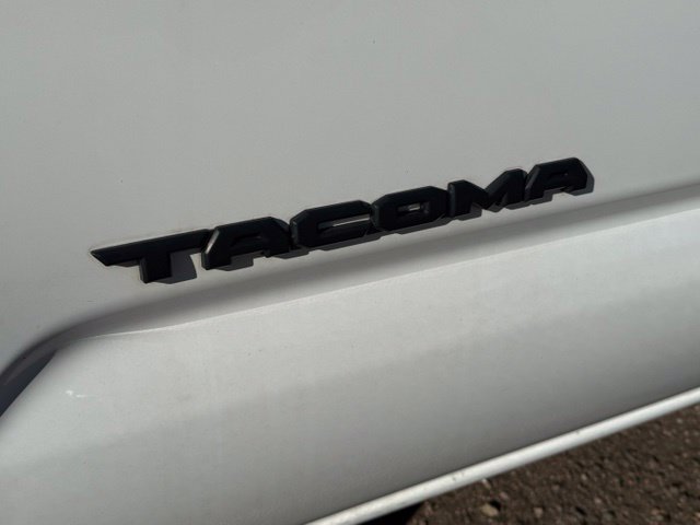 Used 2020 Toyota Tacoma SR5 w/ SR5 Appearance Package (SM) RWD image 11
