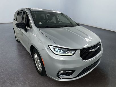 Used 2024 Chrysler Pacifica Touring-L