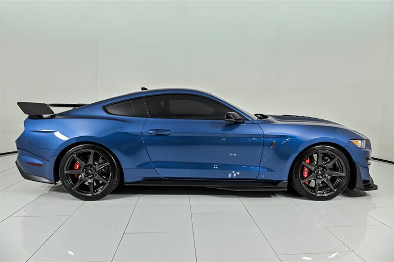 Used 2021 Ford Mustang Shelby GT500 w/ Carbon Fiber Track Pack RWD image 16