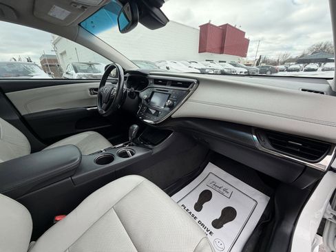 Used 2018 Toyota Avalon Limited image 29