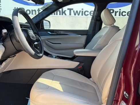 Used 2023 Jeep Grand Cherokee Limited AWD/4WD image 17