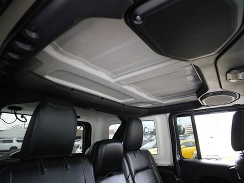 Used 2018 Jeep Wrangler Unlimited Sahara w/ Dual Top Group AWD/4WD image 28