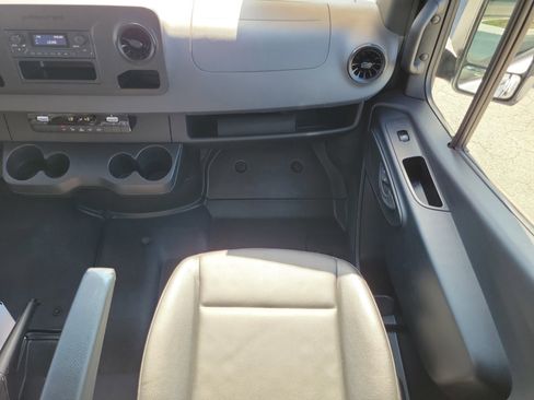 Used 2025 Mercedes-Benz Sprinter 2500 image 18