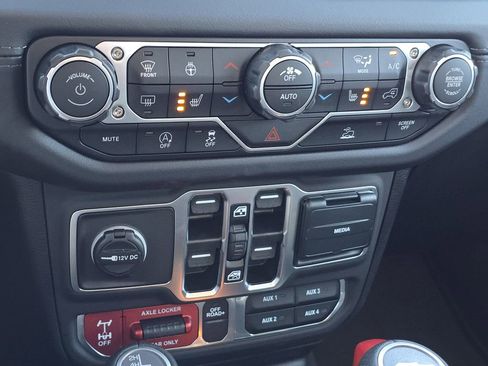 New 2025 Jeep Gladiator Mojave w/ Convenience Group AWD/4WD image 13