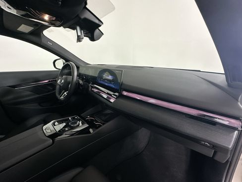 Used 2026 BMW 540i xDrive w/ M Sport Package AWD/4WD image 48