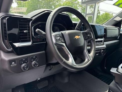 Used 2024 Chevrolet Silverado 1500 LT AWD/4WD image 20