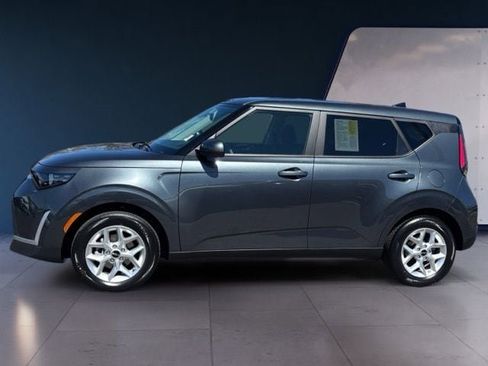 Certified 2025 Kia Soul LX w/ LX Technology Package FWD image 2