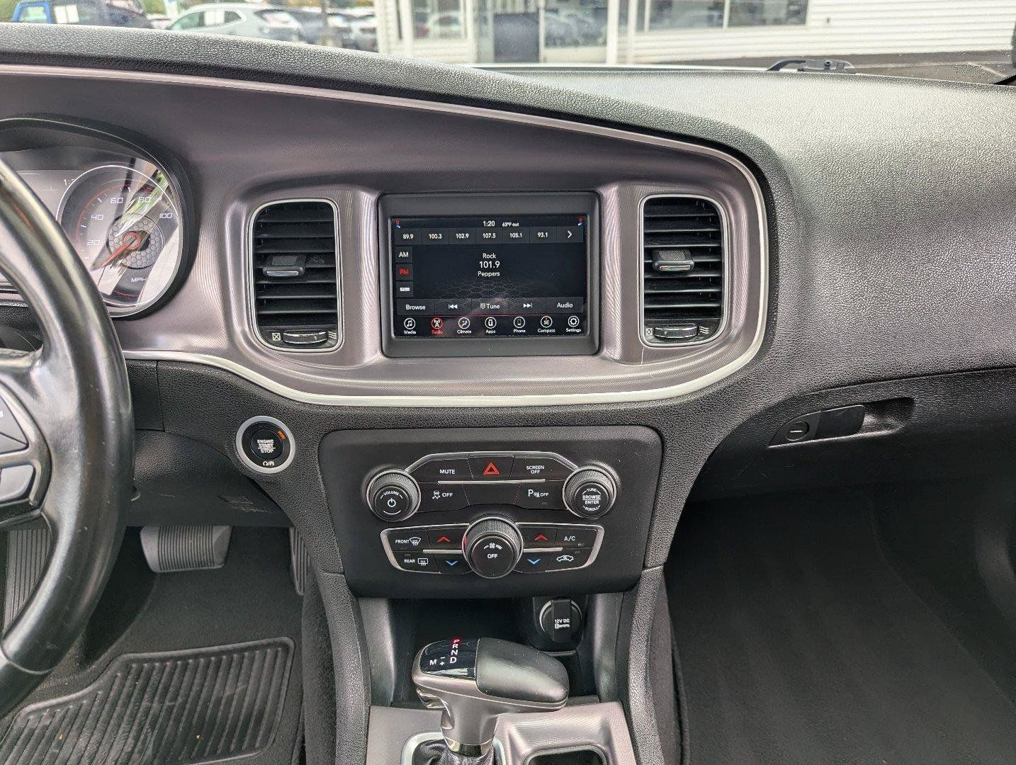 Used 2019 Dodge Charger SXT RWD image 17
