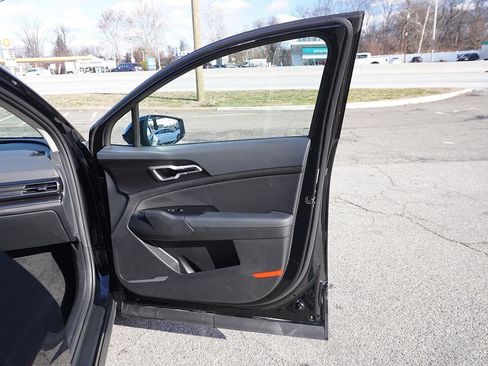 Used 2025 Kia Sportage EX image 24