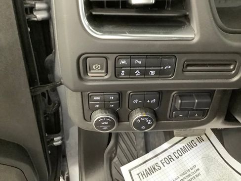 Used 2022 Chevrolet Tahoe Z71 w/ Z71 Off-Road Package AWD/4WD image 14