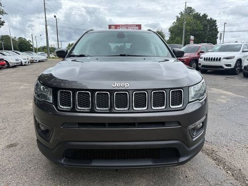 Used 2019 Jeep Compass Latitude FWD image 2