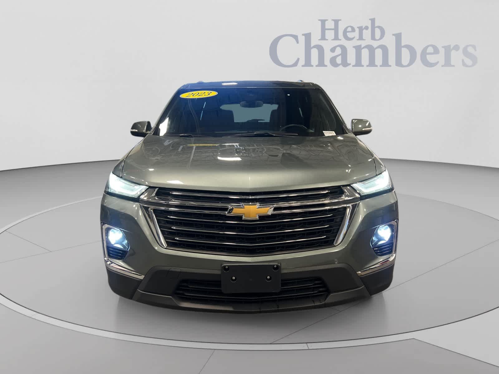 Used 2023 Chevrolet Traverse LT AWD/4WD image 2