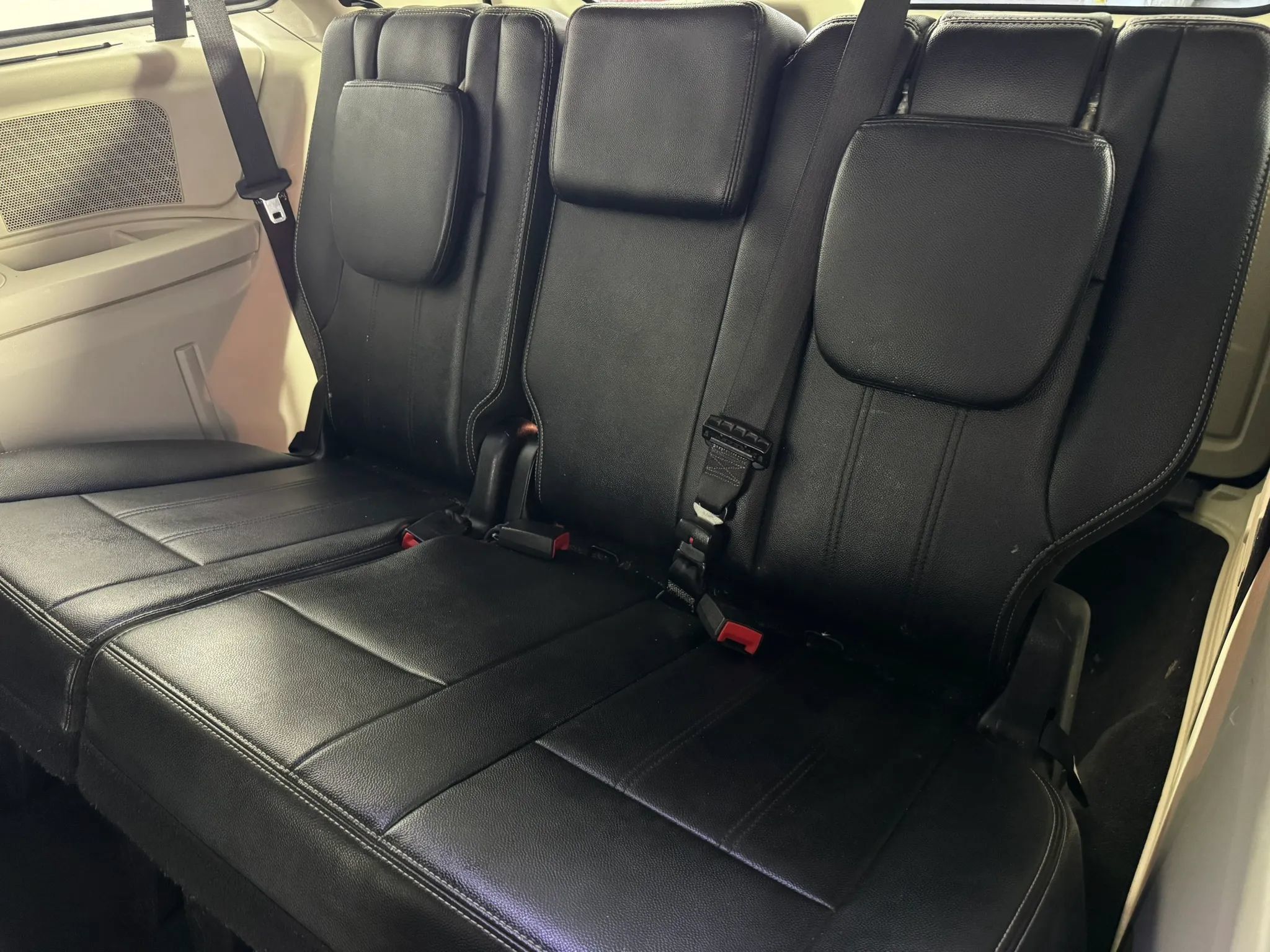 Used 2014 Chrysler Town & Country Touring-L w/ Driver Convenience Group FWD image 37