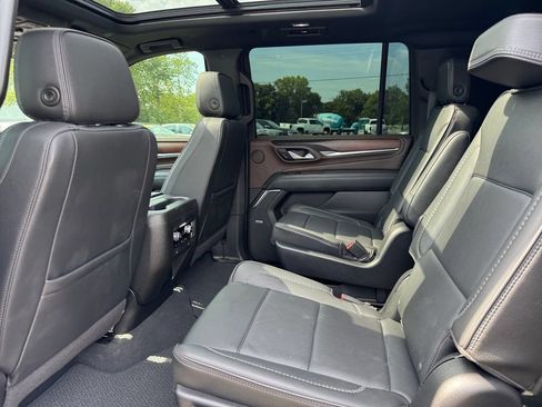 Used 2022 GMC Yukon XL Denali AWD/4WD image 36