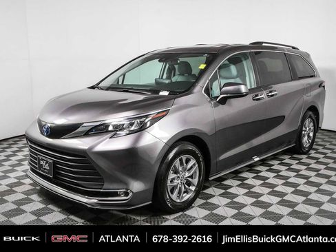 Used 2024 Toyota Sienna XLE FWD image 25