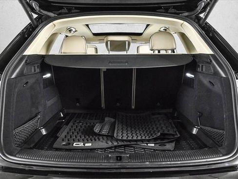 Used 2023 Audi Q5 2.0T Prestige w/ Prestige Package image 6