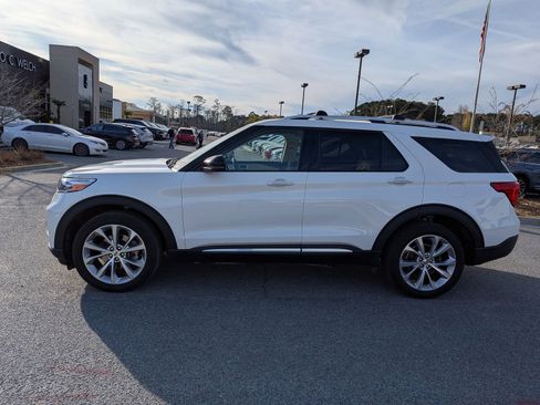 Certified 2021 Ford Explorer Platinum w/ Equipment Group 601A image 7